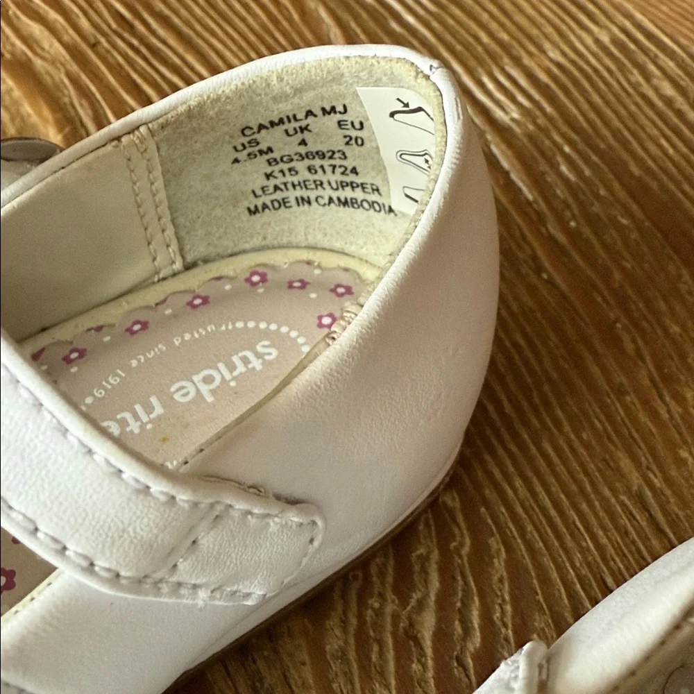 Stride Rite white Mary Jane (Girl) Shoes Size 4.5M - see flaw picture